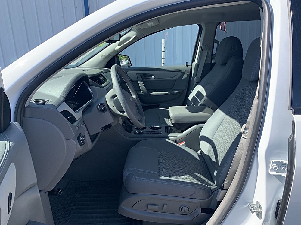 Photo 6 of 2017 Chevrolet Traverse LS for sale in Cypress, TX