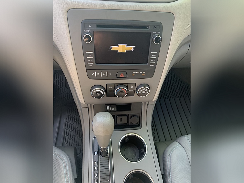 Photo 8 of 2017 Chevrolet Traverse LS for sale in Cypress, TX
