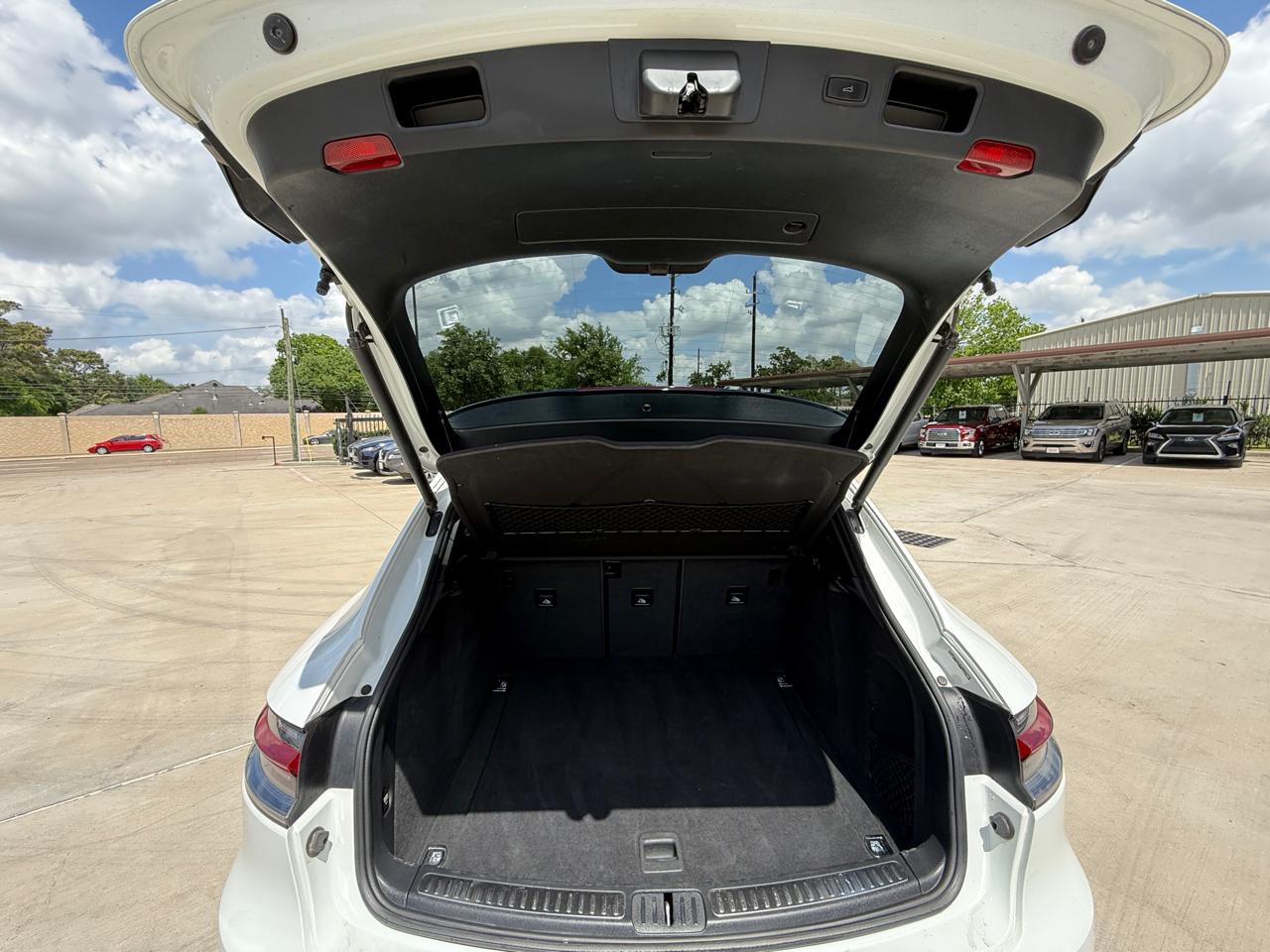 Photo 28 of 2019 Porsche Macan Type for sale in Houston, TX