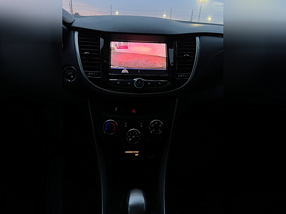 Photo 6 of 2020 Chevrolet Trax LT for sale in Cypress, TX