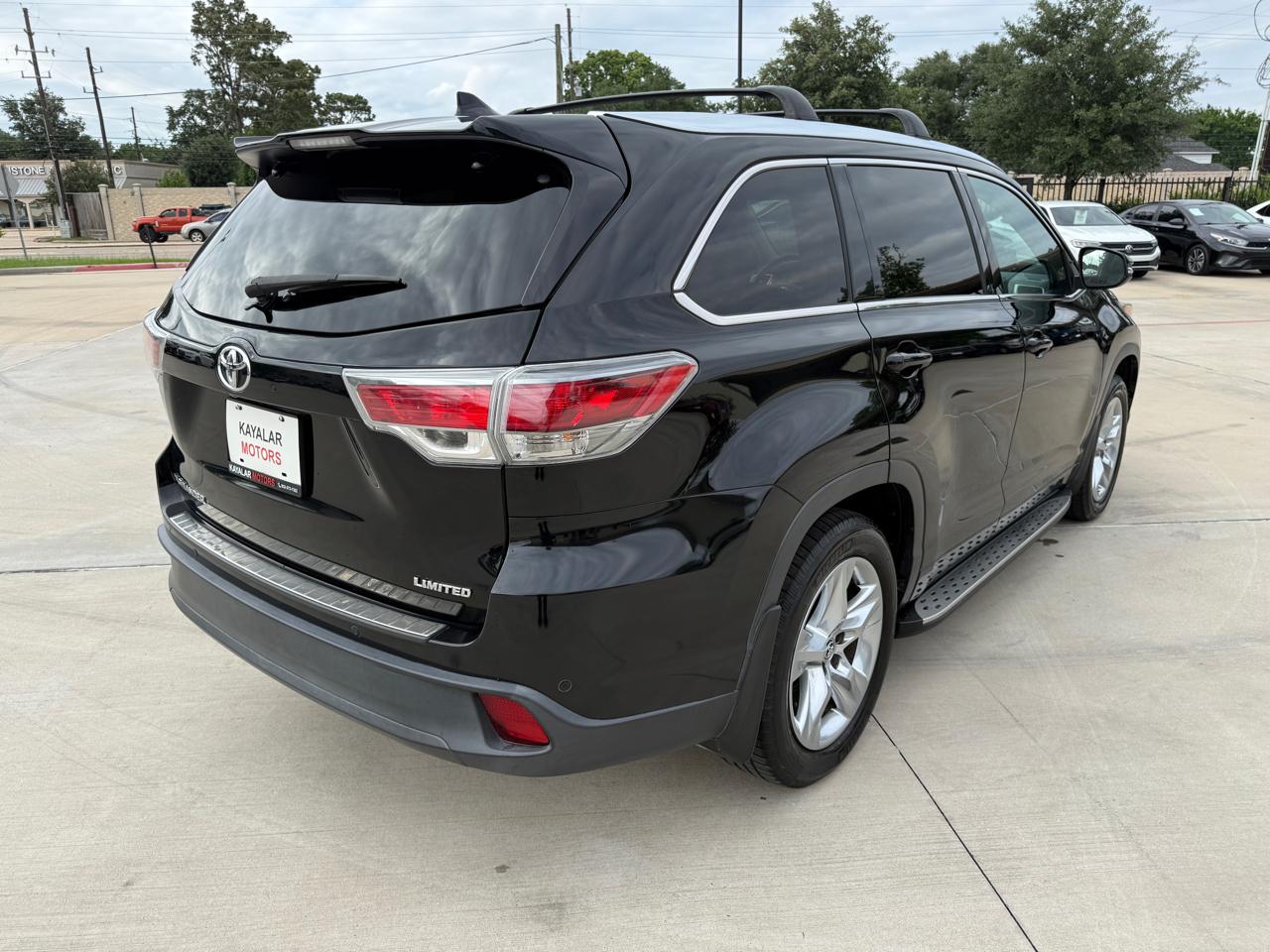 Photo 7 of 2016 Toyota Highlander Base for sale in Houston, TX
