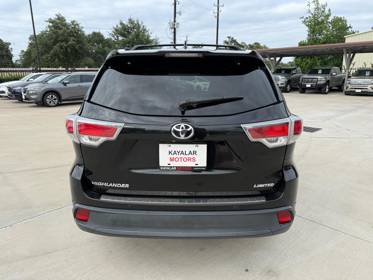 Photo 9 of 2016 Toyota Highlander Base for sale in Houston, TX