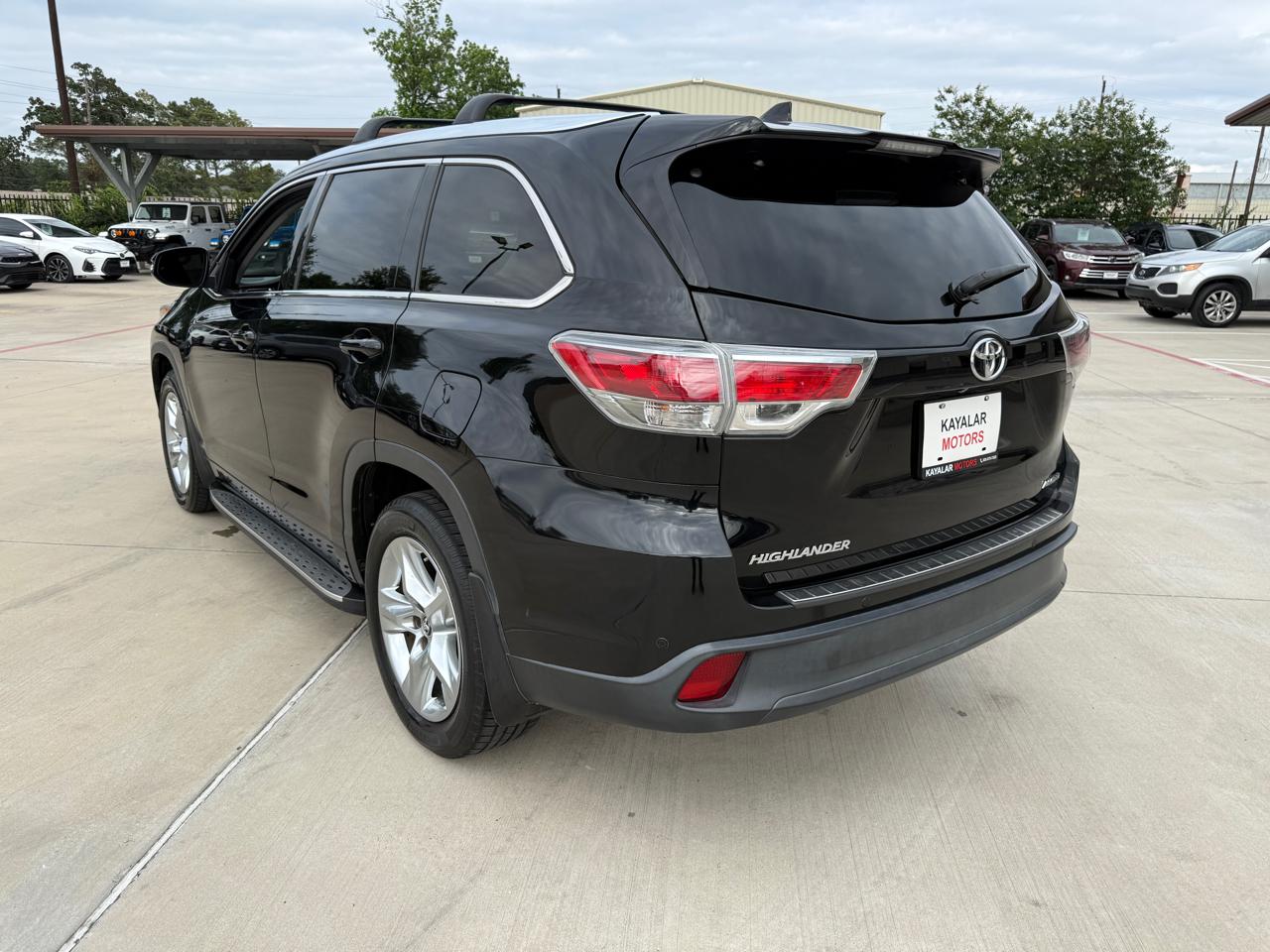 Photo 11 of 2016 Toyota Highlander Base for sale in Houston, TX