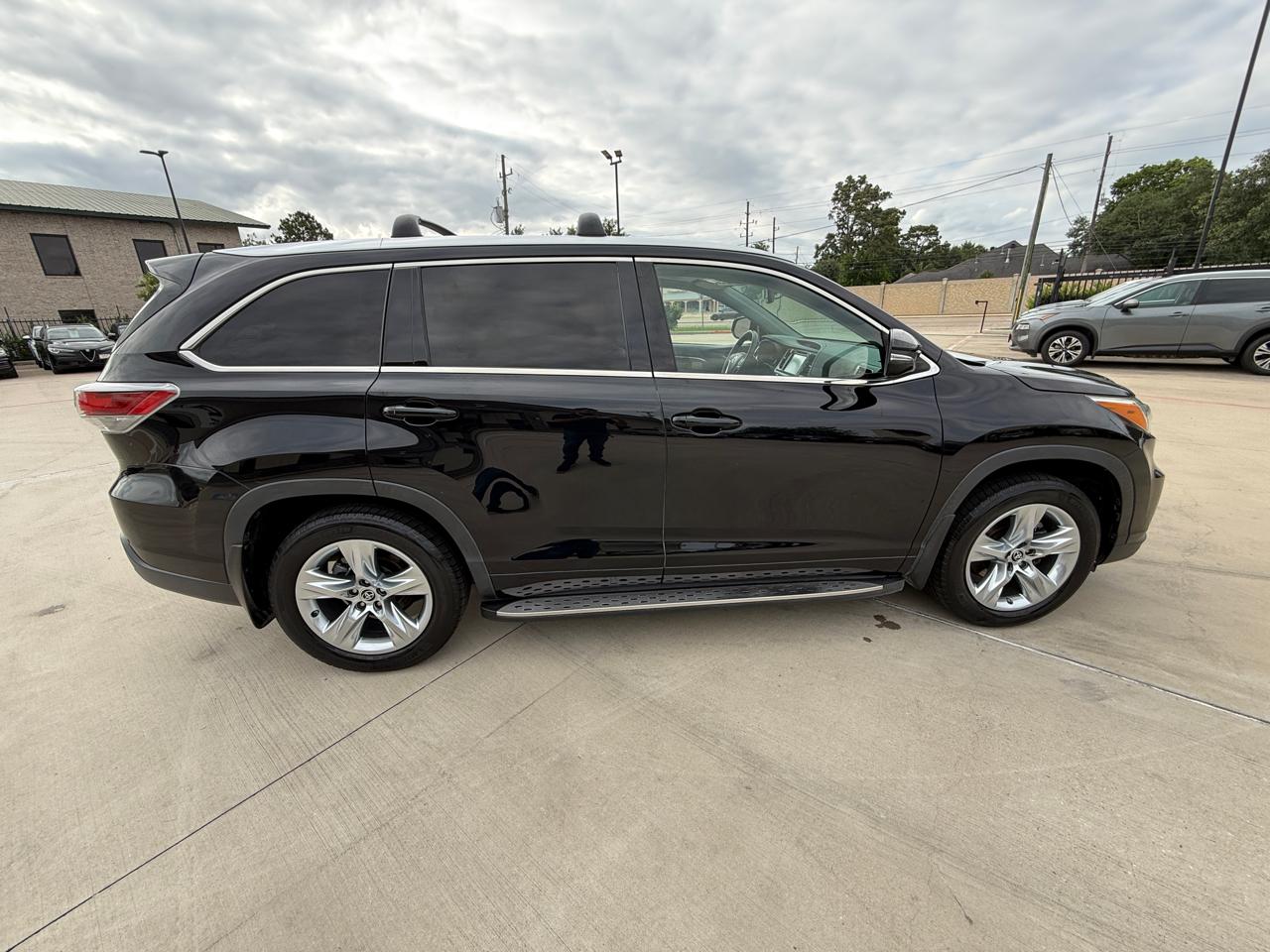 Photo 13 of 2016 Toyota Highlander Base for sale in Houston, TX
