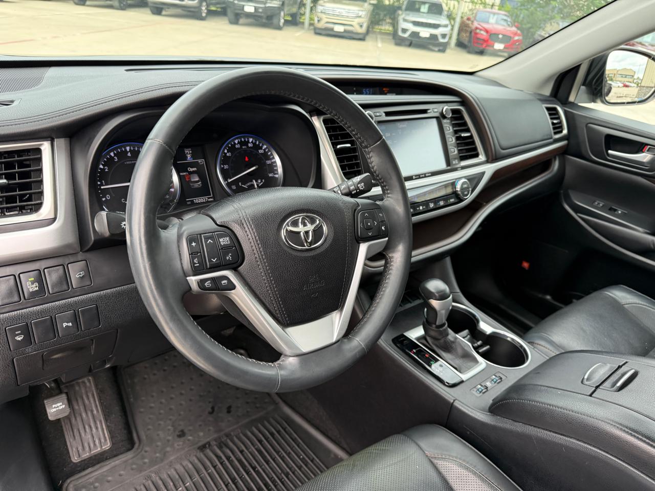 Photo 17 of 2016 Toyota Highlander Base for sale in Houston, TX