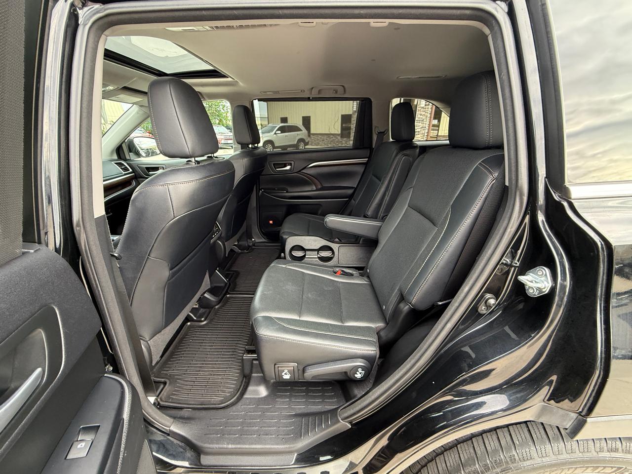 Photo 19 of 2016 Toyota Highlander Base for sale in Houston, TX