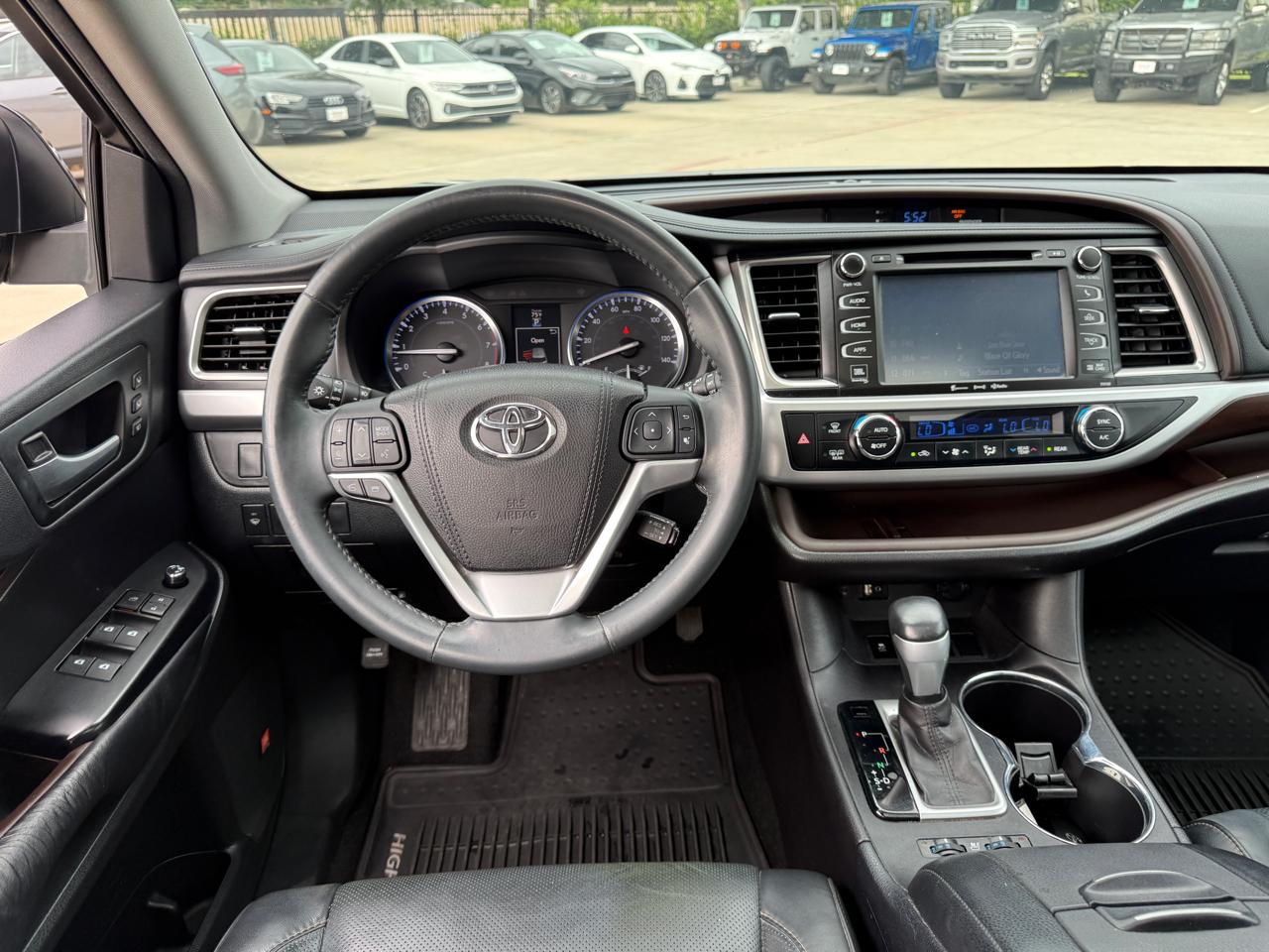 Photo 25 of 2016 Toyota Highlander Base for sale in Houston, TX