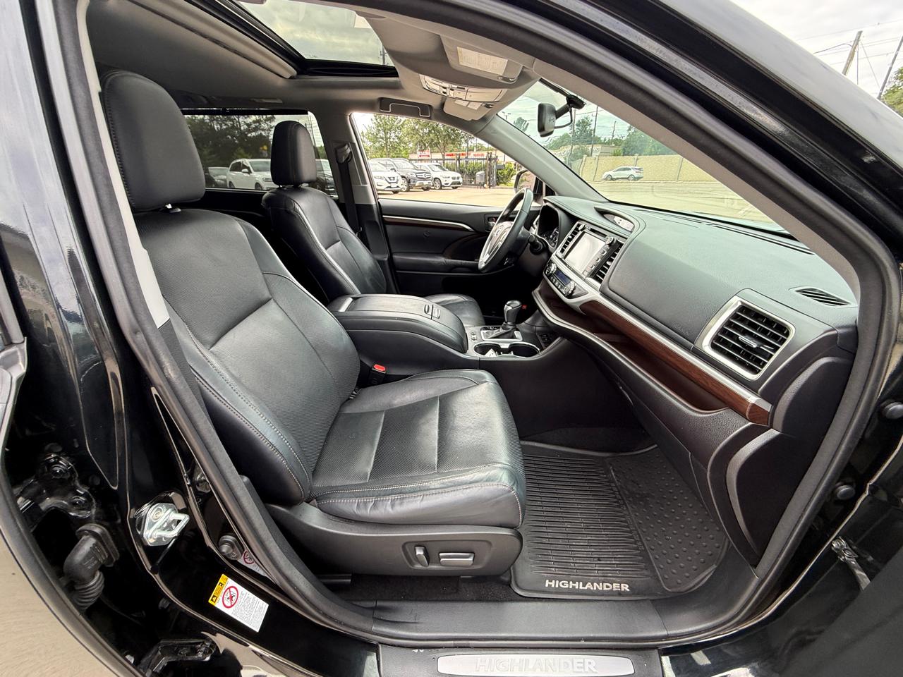 Photo 33 of 2016 Toyota Highlander Base for sale in Houston, TX
