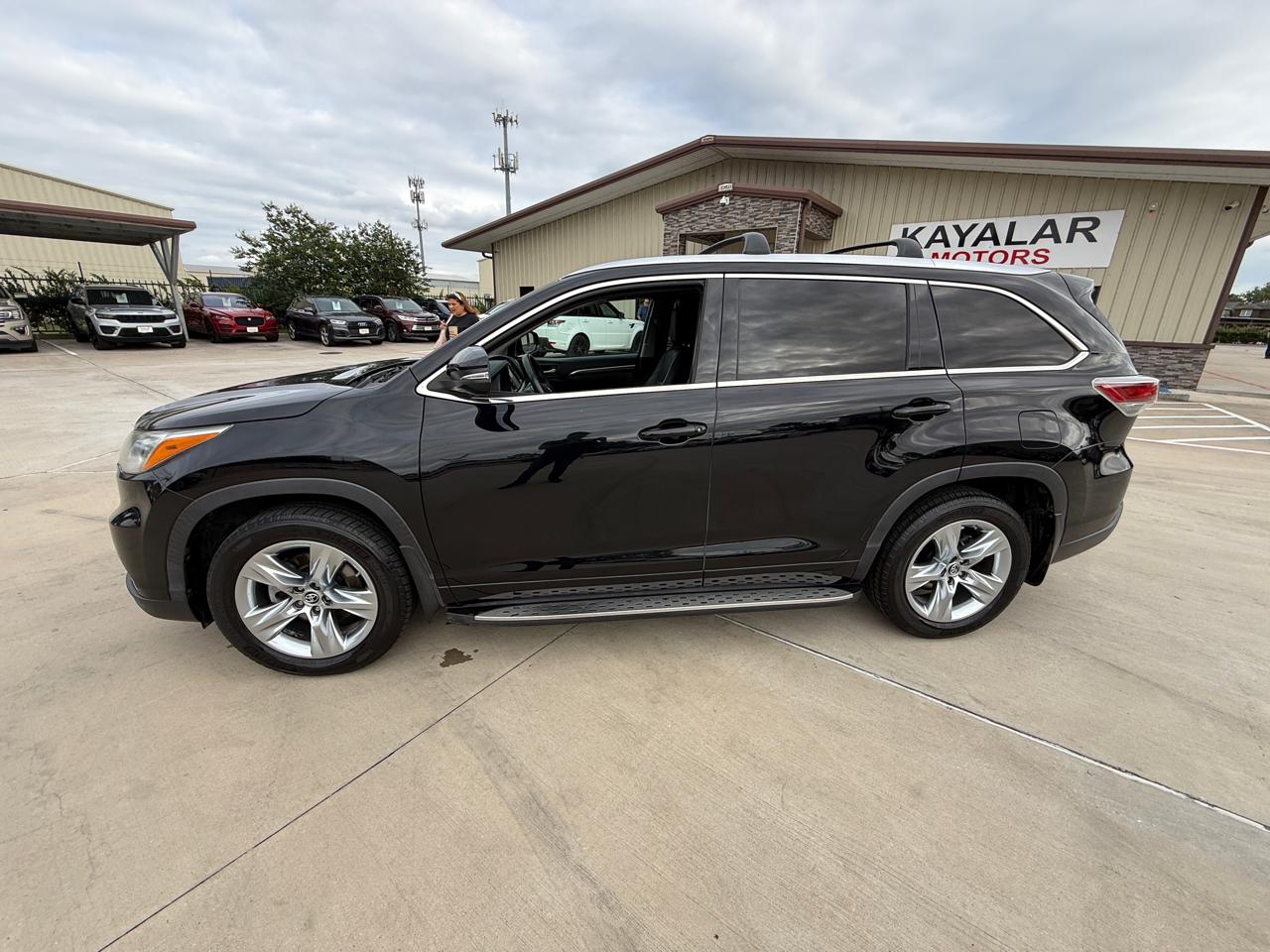 Photo 6 of 2016 Toyota Highlander Base for sale in Houston, TX