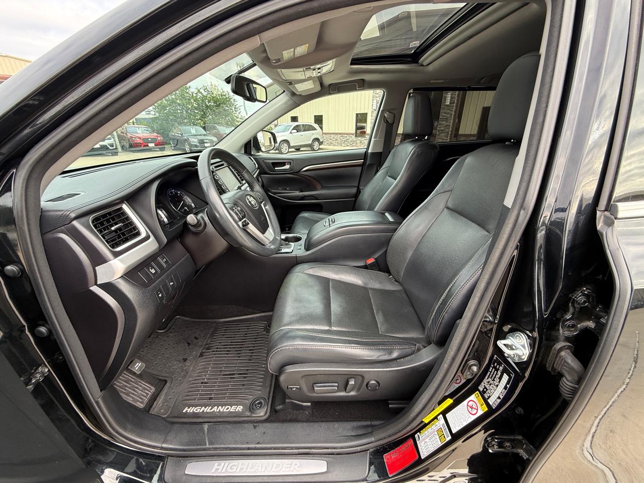 Photo 16 of 2016 Toyota Highlander Base for sale in Houston, TX