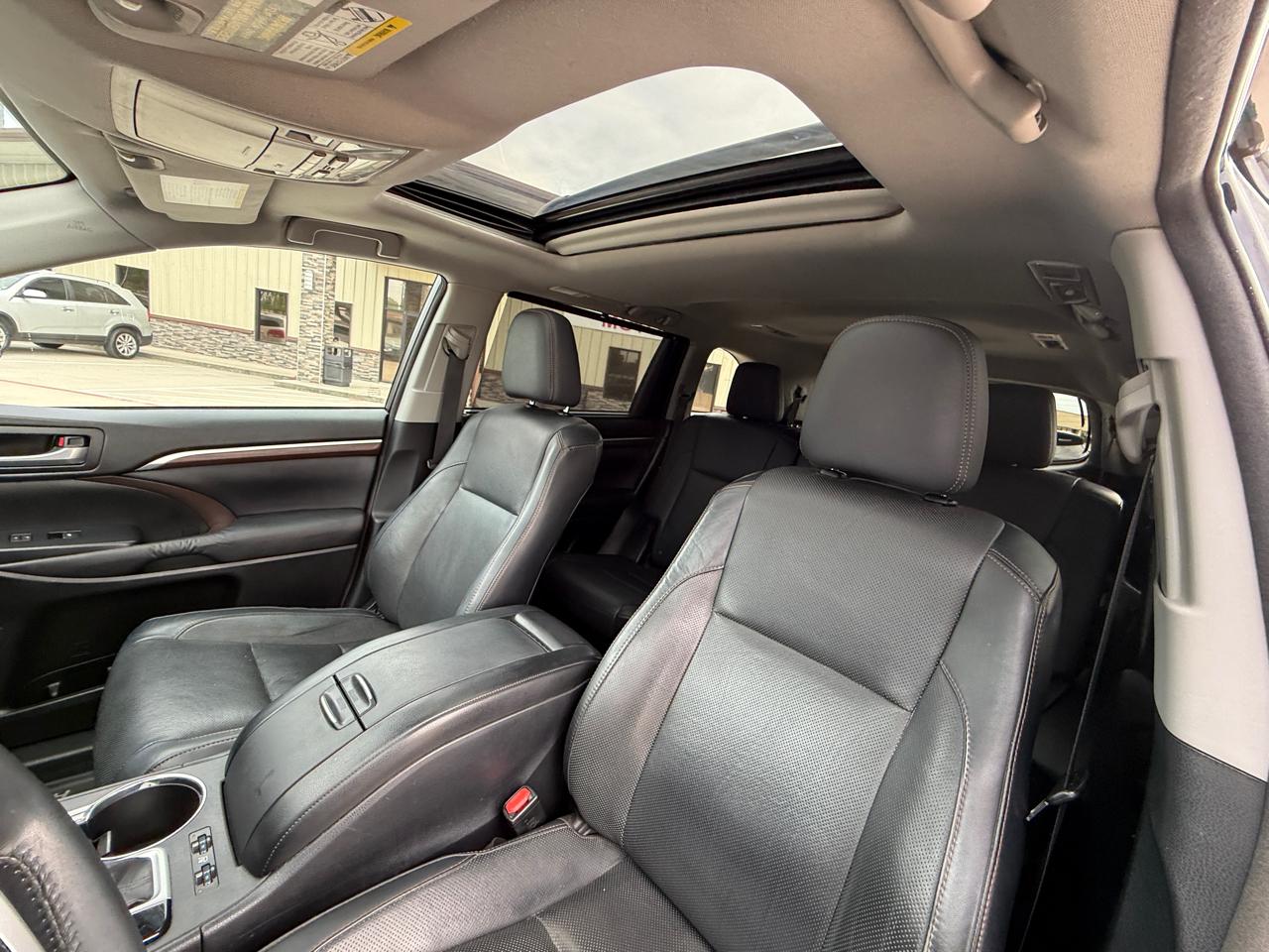 Photo 22 of 2016 Toyota Highlander Base for sale in Houston, TX