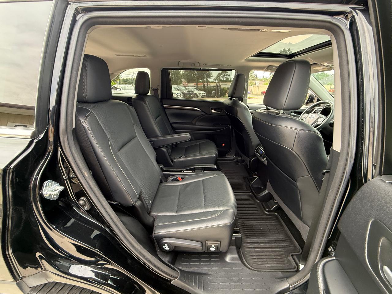 Photo 30 of 2016 Toyota Highlander Base for sale in Houston, TX