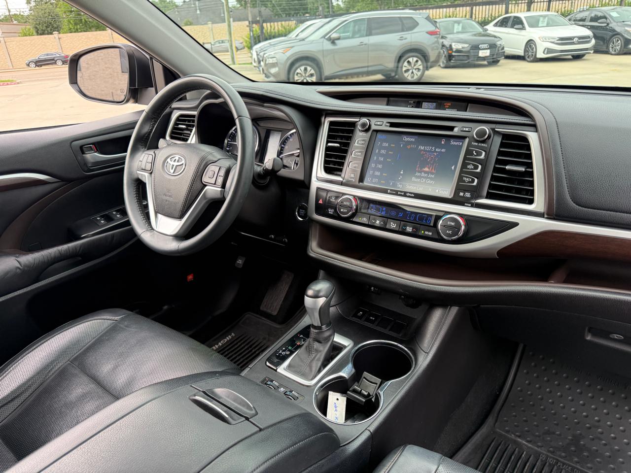 Photo 36 of 2016 Toyota Highlander Base for sale in Houston, TX