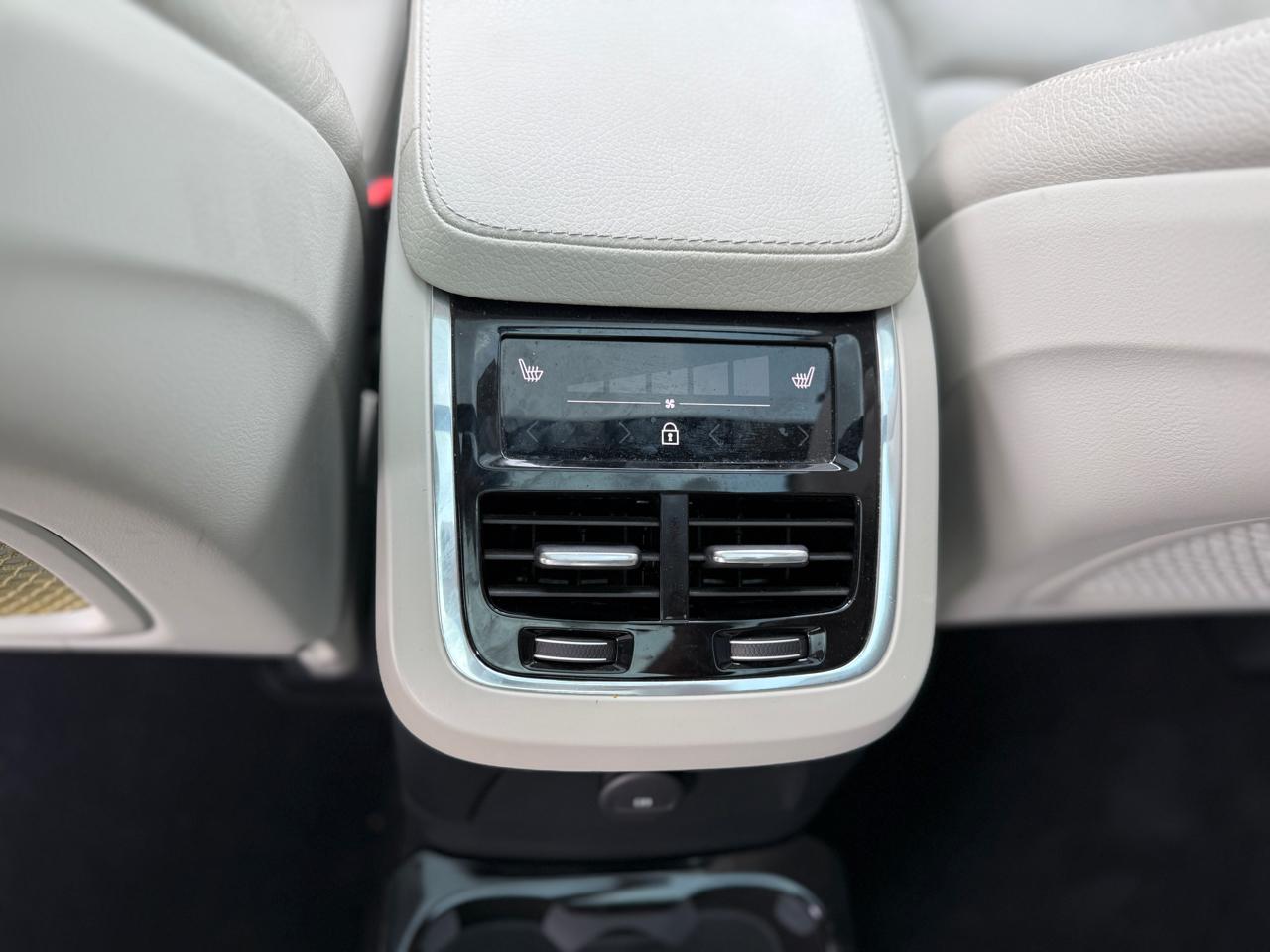 Photo 35 of 2021 Volvo Xc90 Momentum for sale in Houston, TX