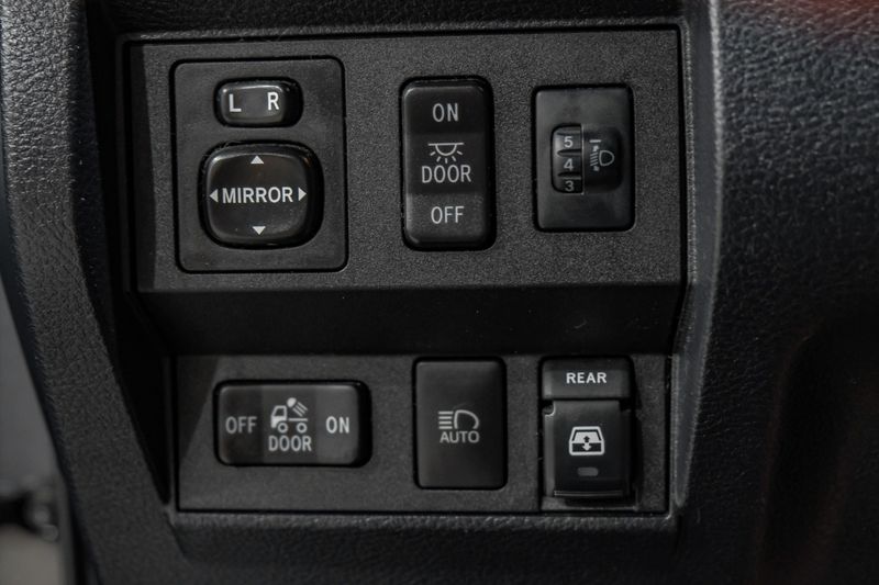 Photo 25 of 2018 Toyota Tundra Limited for sale in Katy, TX