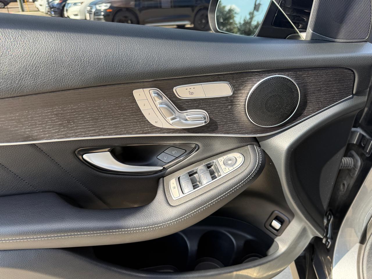 Photo 33 of 2022 Mercedes-Benz Glc-Class Glc300 for sale in Houston, TX