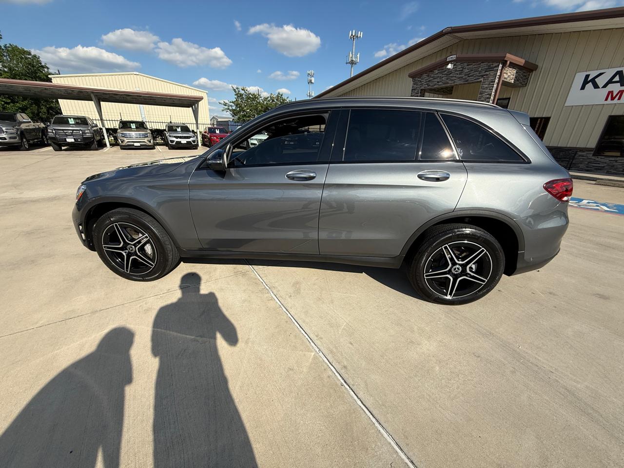 Photo 6 of 2022 Mercedes-Benz Glc-Class Glc300 for sale in Houston, TX
