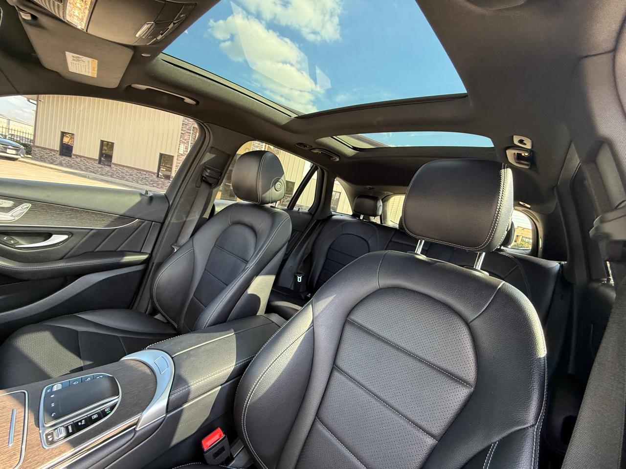 Photo 18 of 2022 Mercedes-Benz Glc-Class Glc300 for sale in Houston, TX