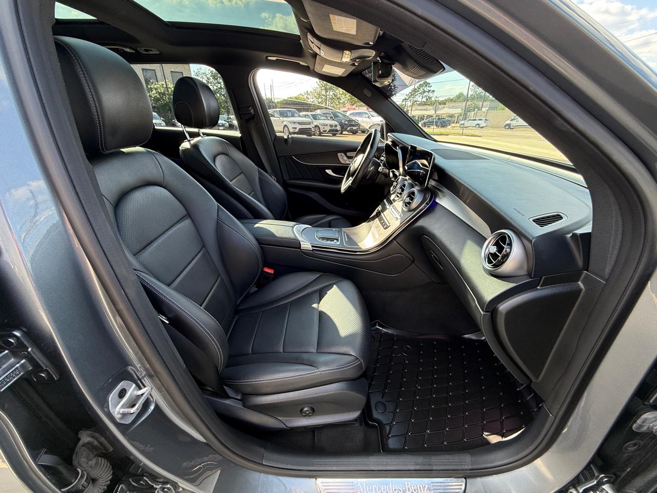 Photo 30 of 2022 Mercedes-Benz Glc-Class Glc300 for sale in Houston, TX