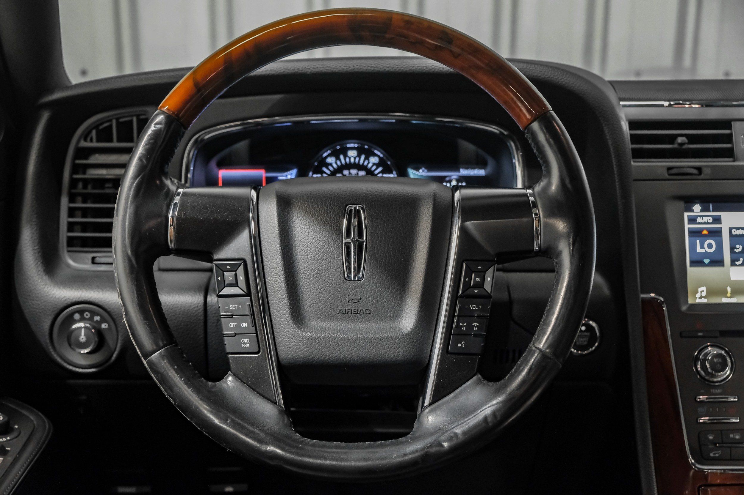 Photo 21 of 2016 Lincoln Navigator Select for sale in Katy, TX