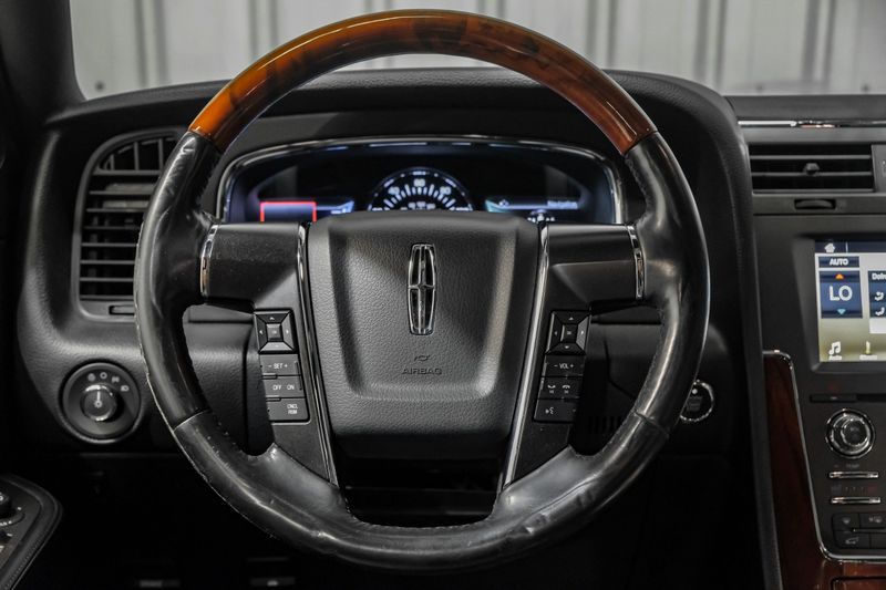 Photo 22 of 2016 Lincoln Navigator Select for sale in Katy, TX