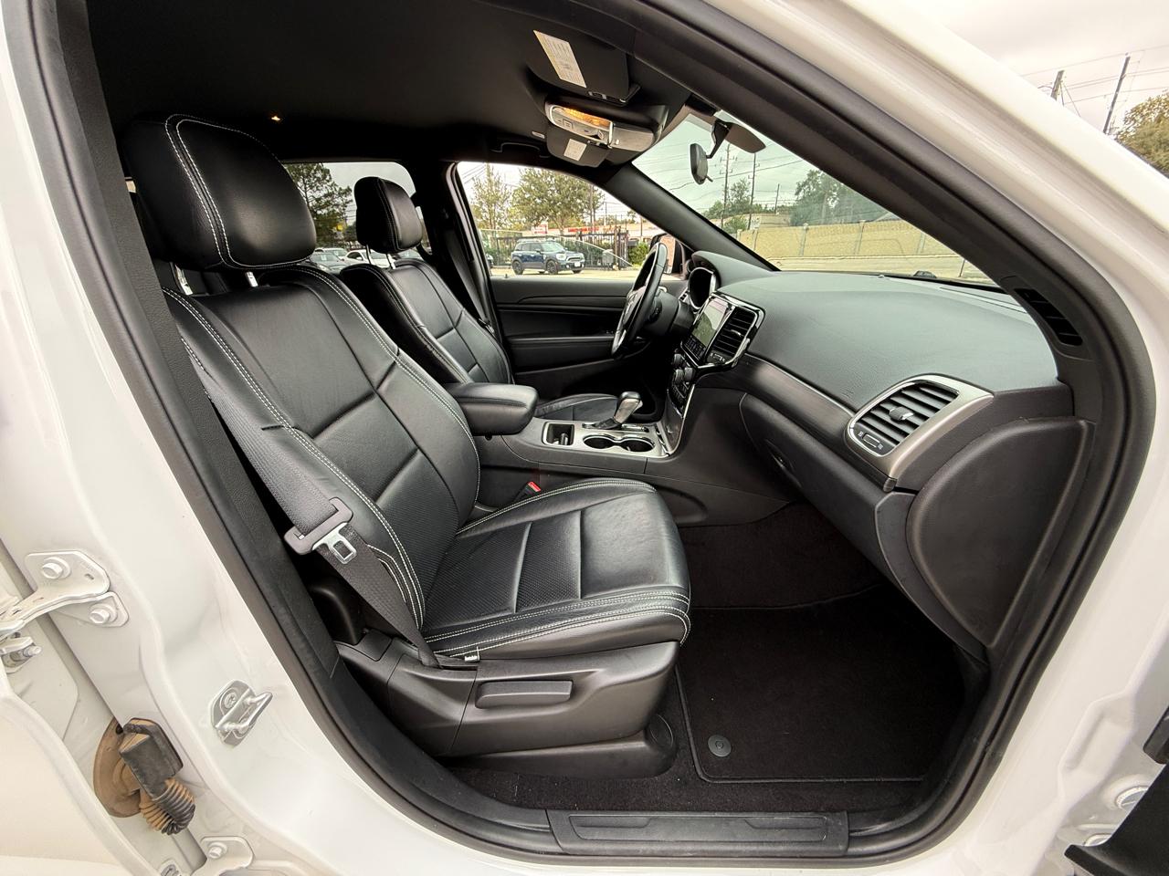 Photo 23 of 2021 Jeep Grand Cherokee Laredo for sale in Houston, TX