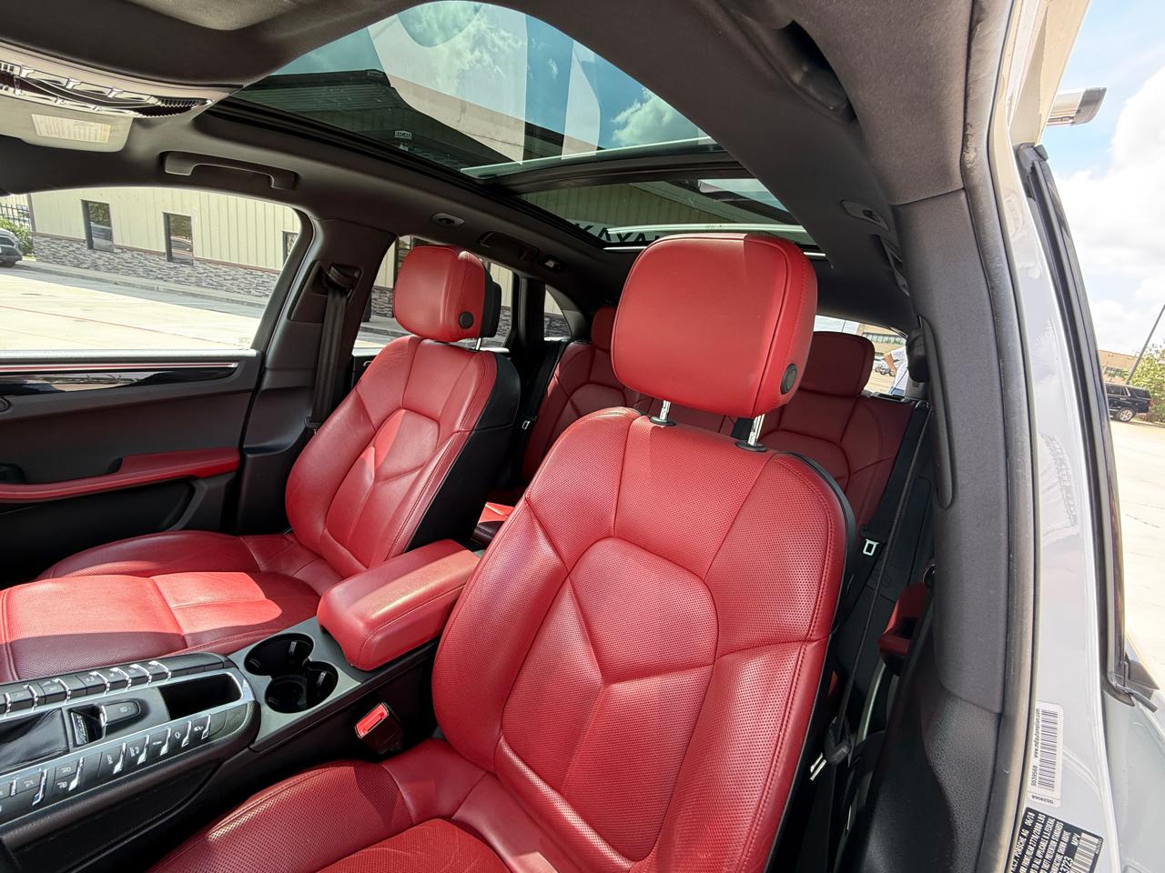 Photo 9 of 2018 Porsche Macan Type for sale in Houston, TX