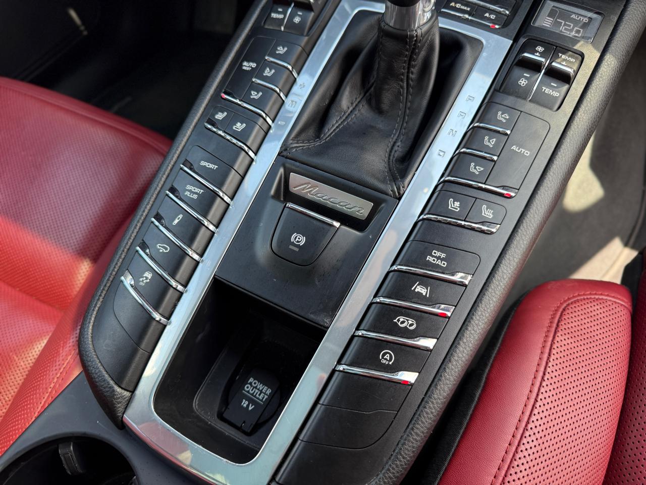 Photo 16 of 2018 Porsche Macan Type for sale in Houston, TX