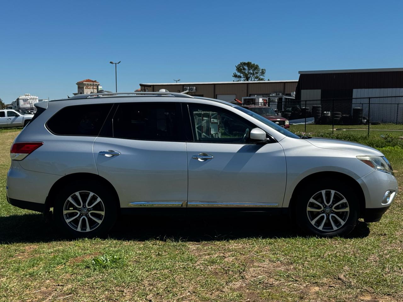 Photo 4 of 2013 Nissan Pathfinder Wagon for sale in Katy, TX