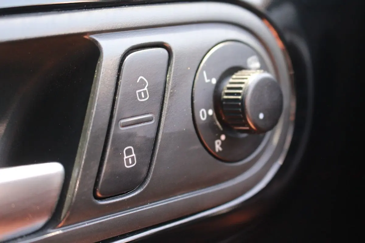 Photo 41 of 2014 Volkswagen Beetle R-line for sale in Cypress, TX