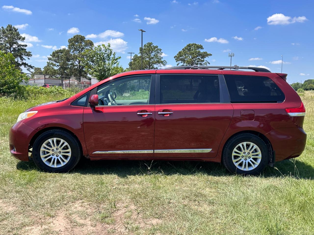Photo 15 of 2014 Toyota Sienna Wagon for sale in Katy, TX