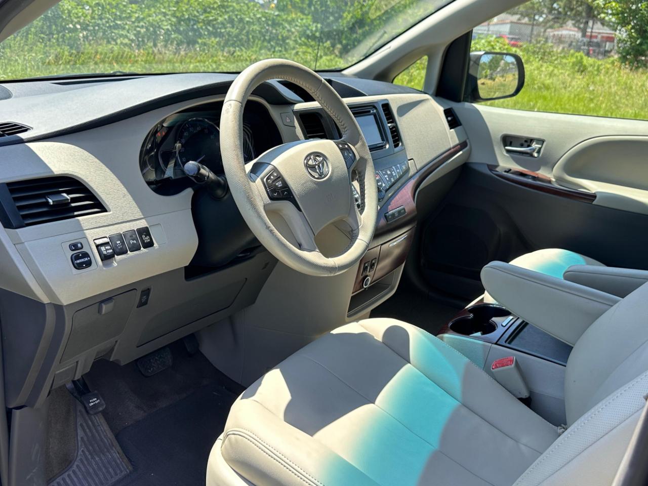 Photo 17 of 2014 Toyota Sienna Wagon for sale in Katy, TX