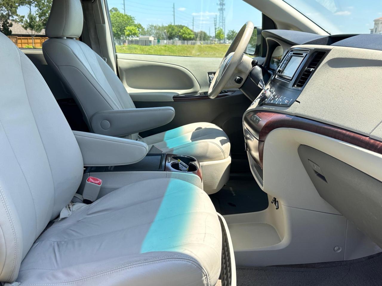 Photo 27 of 2014 Toyota Sienna Wagon for sale in Katy, TX