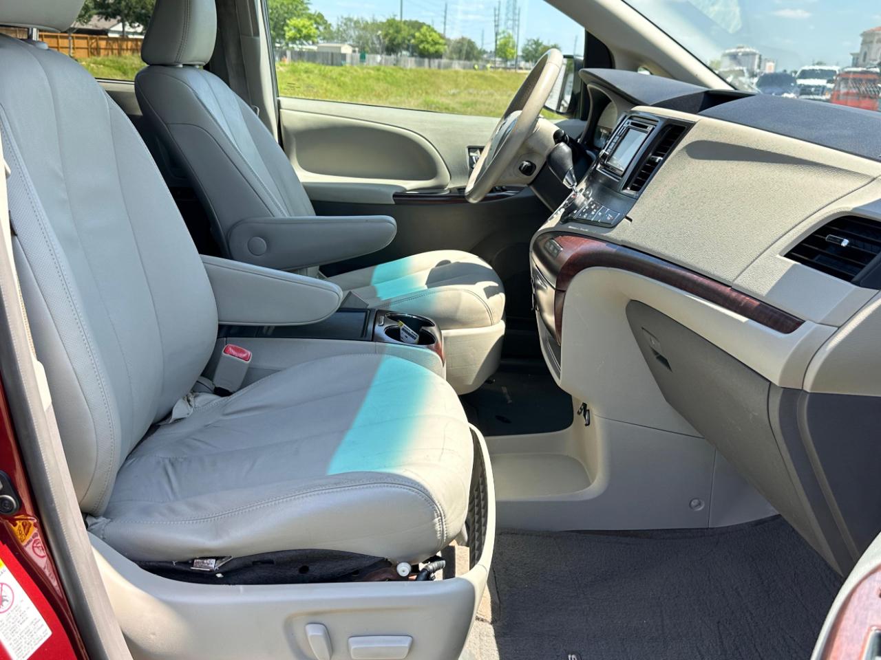 Photo 33 of 2014 Toyota Sienna Wagon for sale in Katy, TX