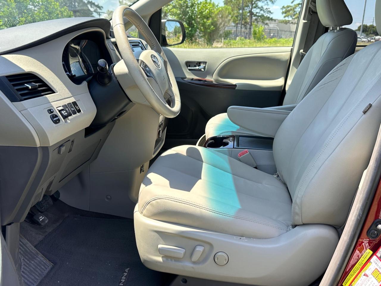 Photo 20 of 2014 Toyota Sienna Wagon for sale in Katy, TX