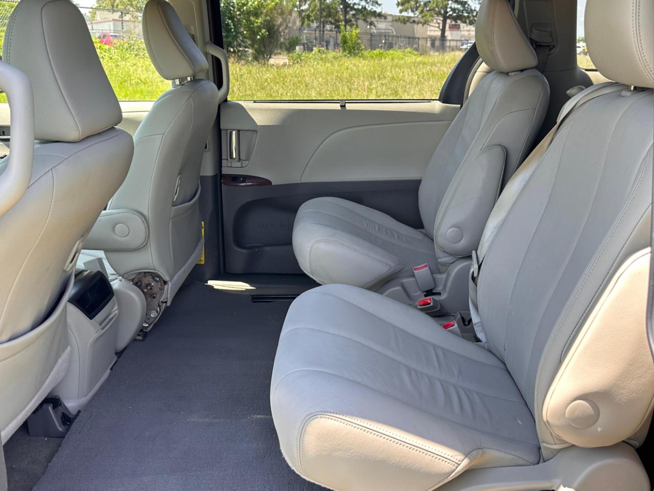 Photo 22 of 2014 Toyota Sienna Wagon for sale in Katy, TX