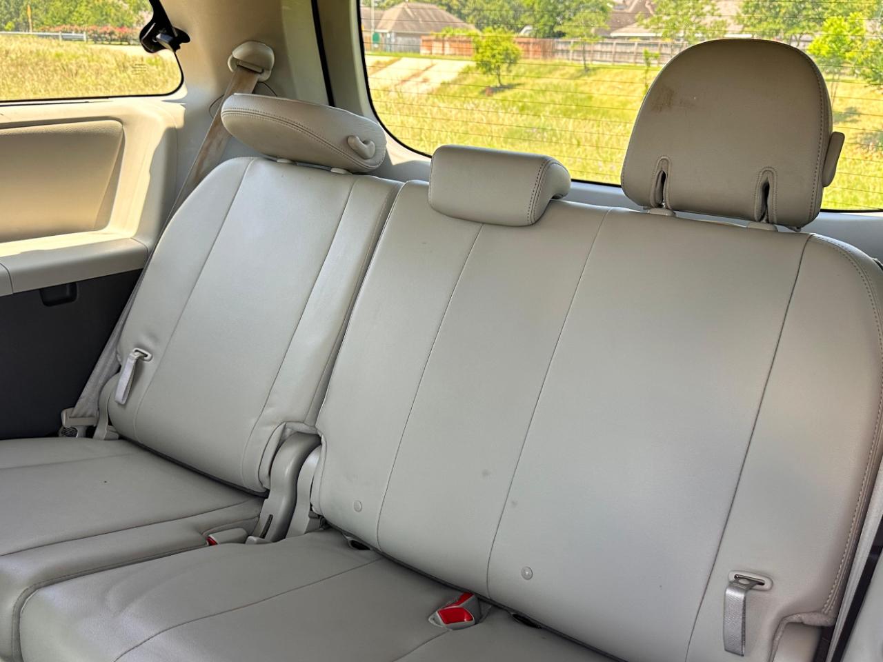 Photo 24 of 2014 Toyota Sienna Wagon for sale in Katy, TX