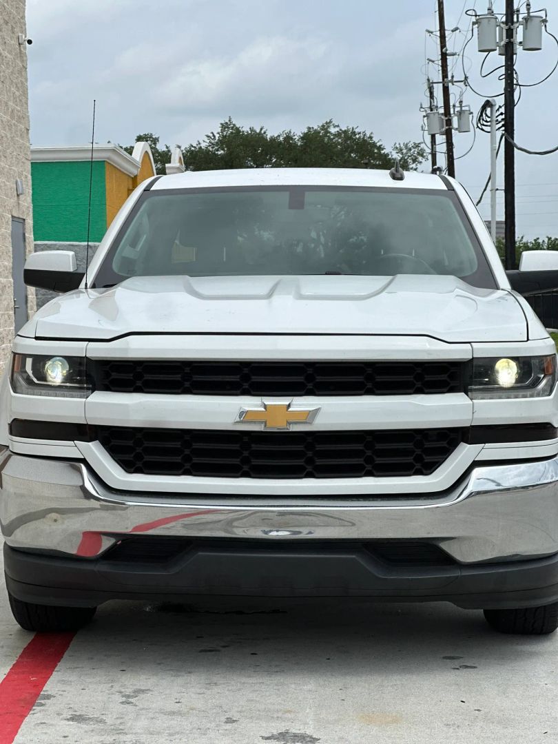 Photo 6 of 2018 Chevrolet Silverado LT for sale in Houston, TX