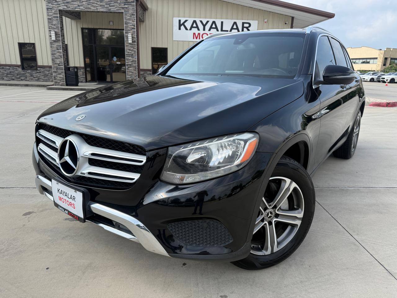 Photo 4 of 2018 Mercedes-Benz Glc-Class Glc300 4MATIC for sale in Houston, TX