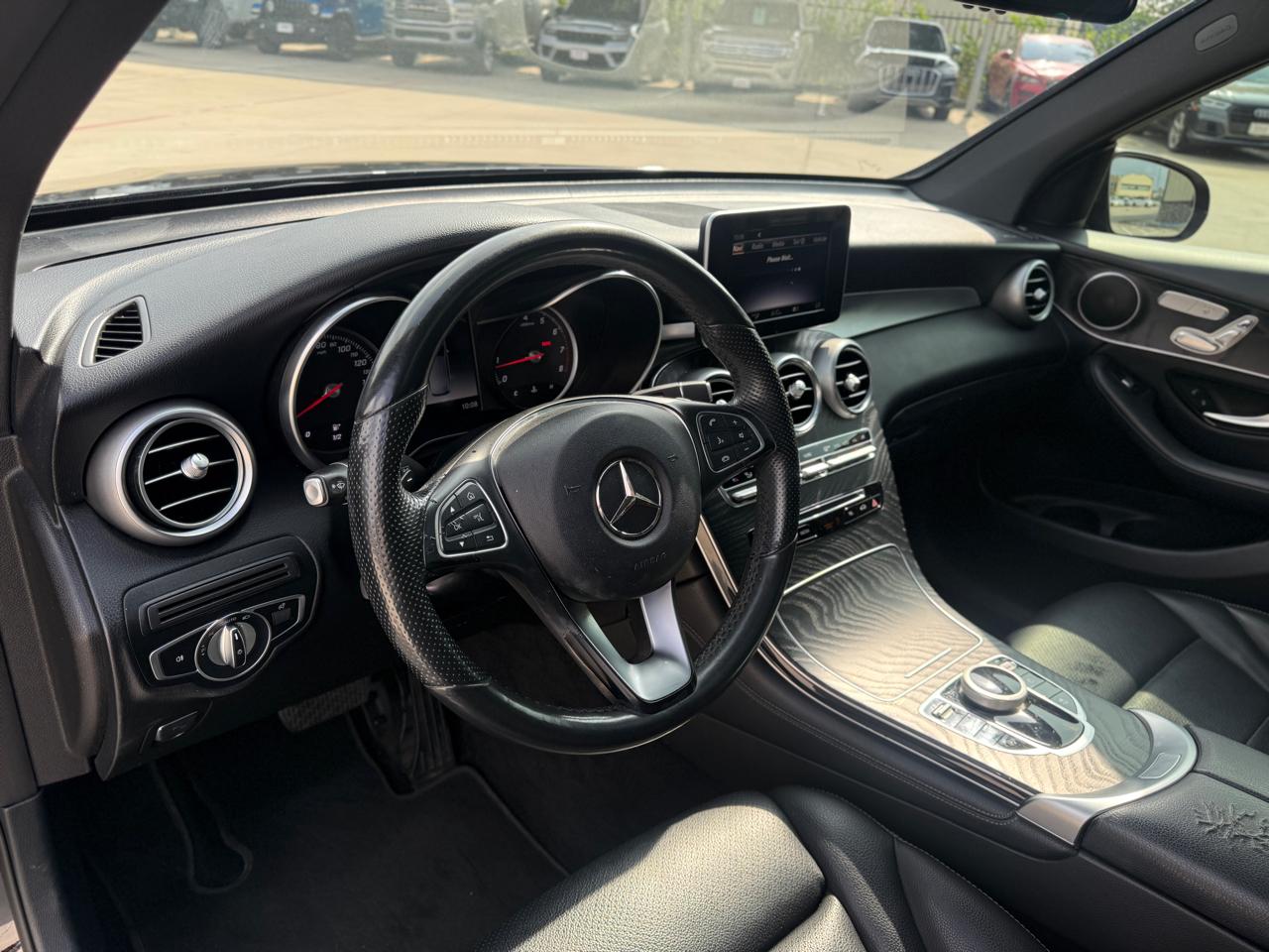 Photo 18 of 2018 Mercedes-Benz Glc-Class Glc300 4MATIC for sale in Houston, TX