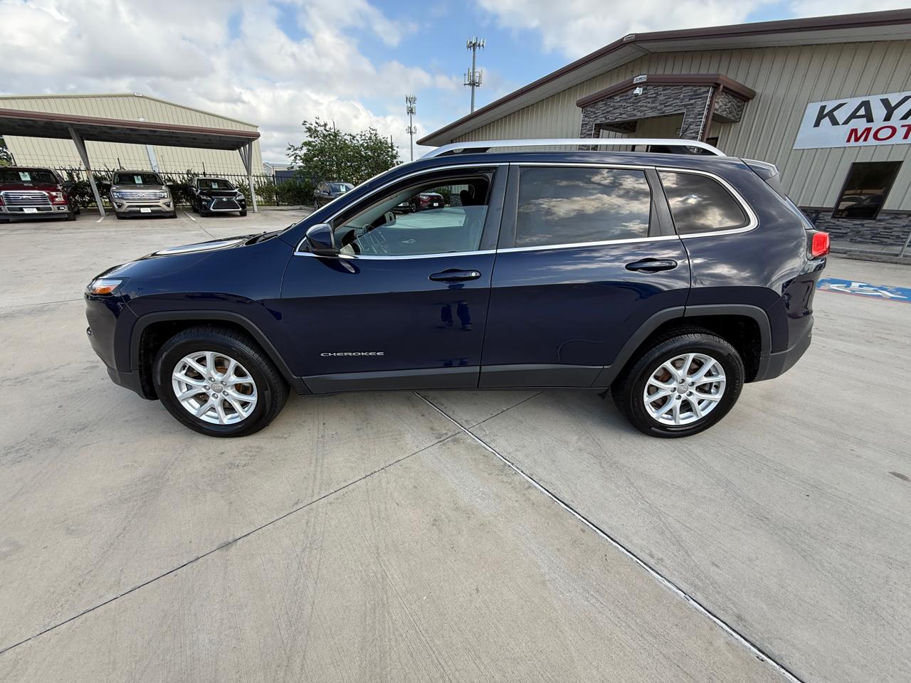 Photo 5 of 2015 Jeep Cherokee Latitude for sale in Houston, TX