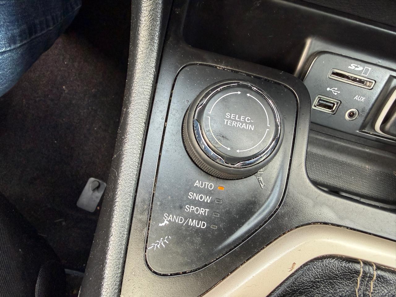 Photo 31 of 2015 Jeep Cherokee Latitude for sale in Houston, TX
