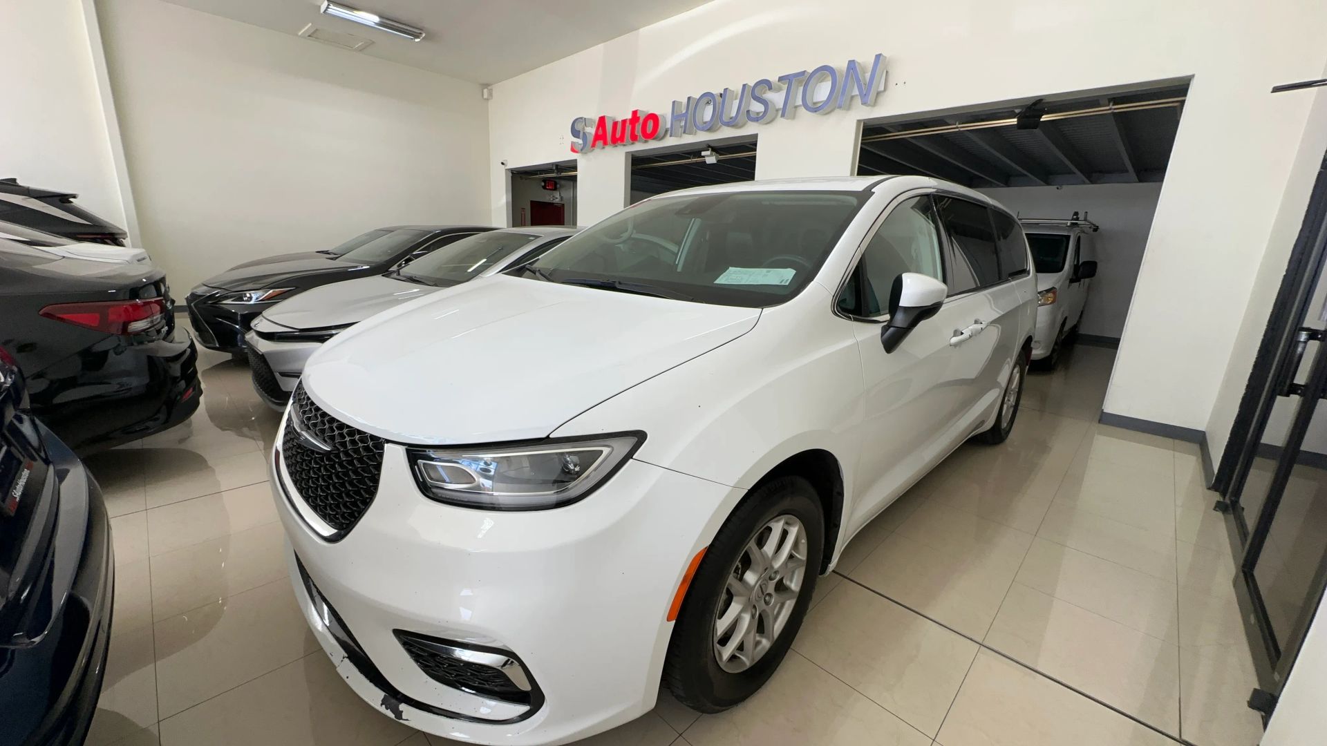 Photo 5 of 2023 Chrysler Pacifica Touring for sale in Houston, TX