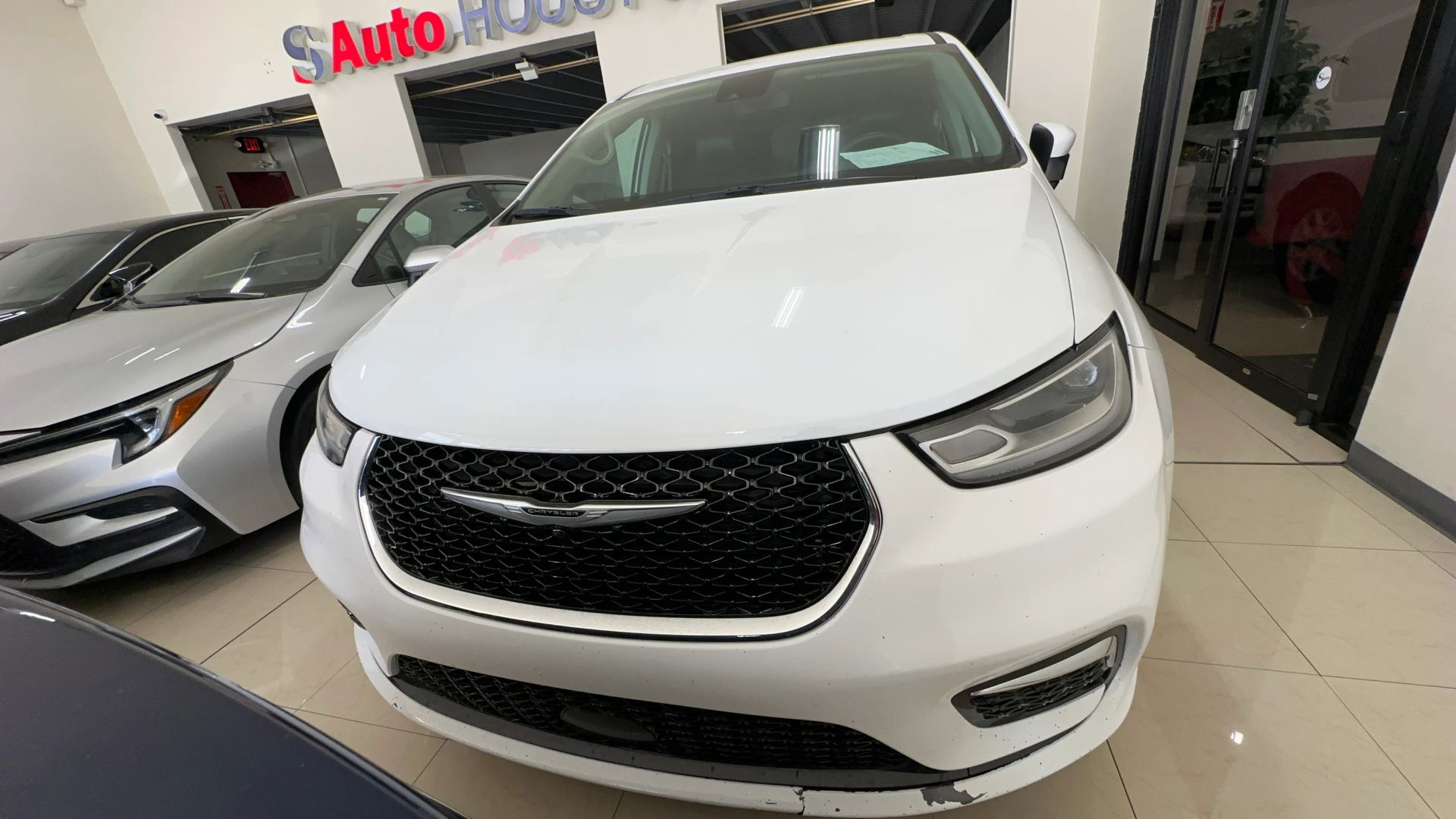Photo 4 of 2023 Chrysler Pacifica Touring for sale in Houston, TX