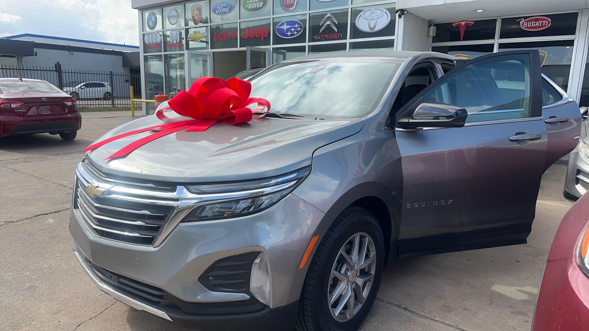Photo 3 of 2024 Chevrolet Equinox LT Sport Utility 4D for sale in Houston, TX