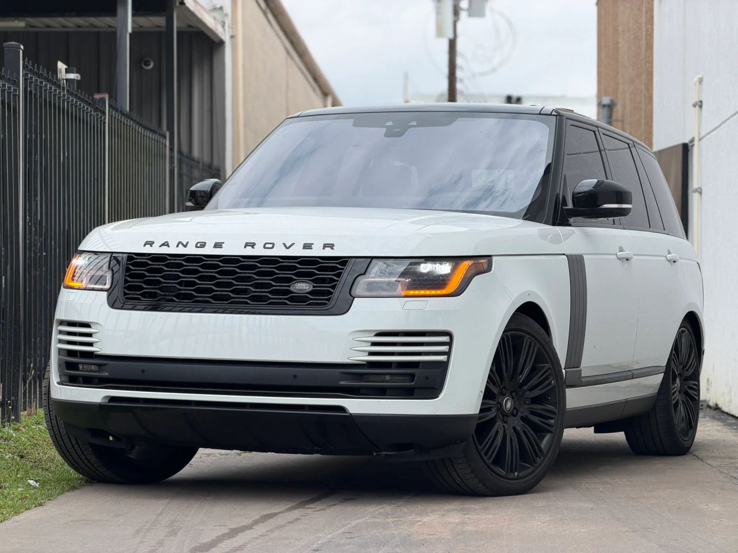 Photo 4 of 2019 Land Rover Range Rover Supercharged for sale in Houston, TX