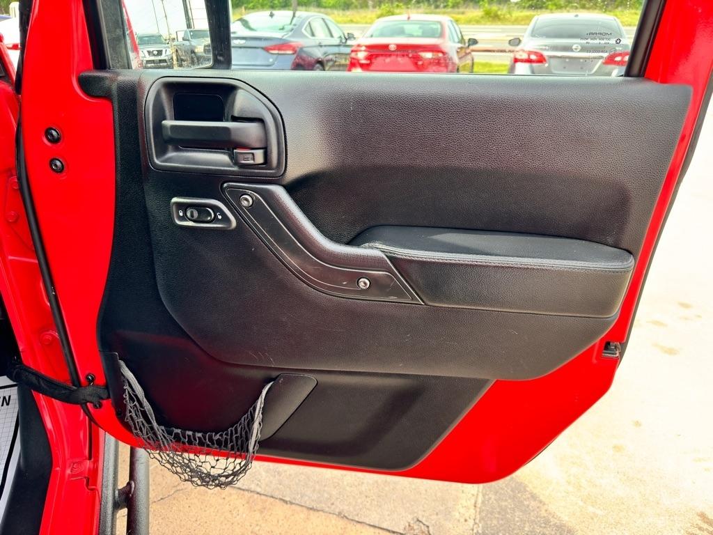 Photo 15 of 2013 Jeep Wrangler Sahara for sale in Spring, TX