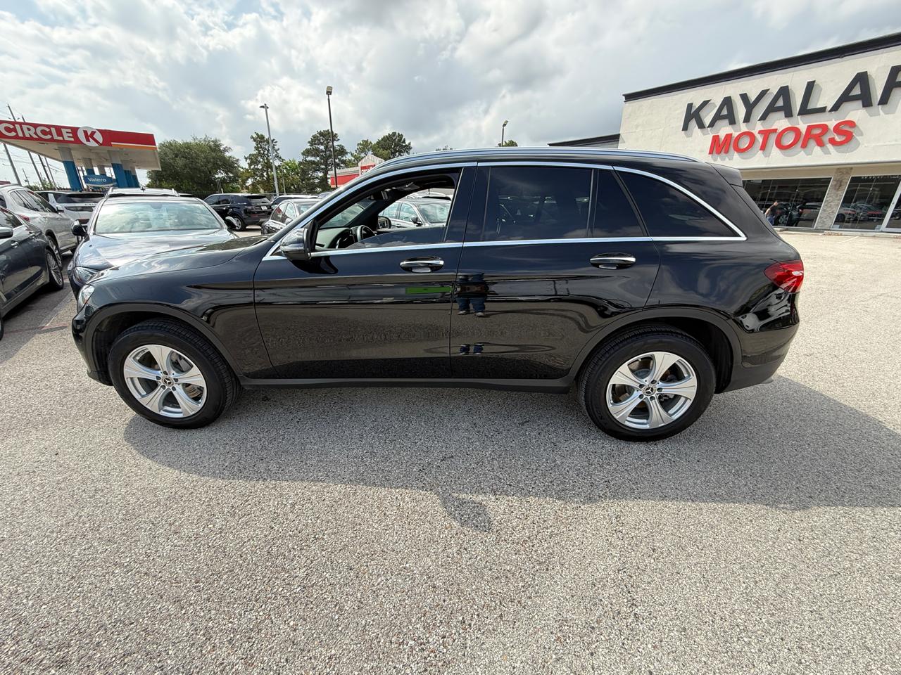 Photo 6 of 2018 Mercedes-Benz Glc-Class Glc300 for sale in Houston, TX