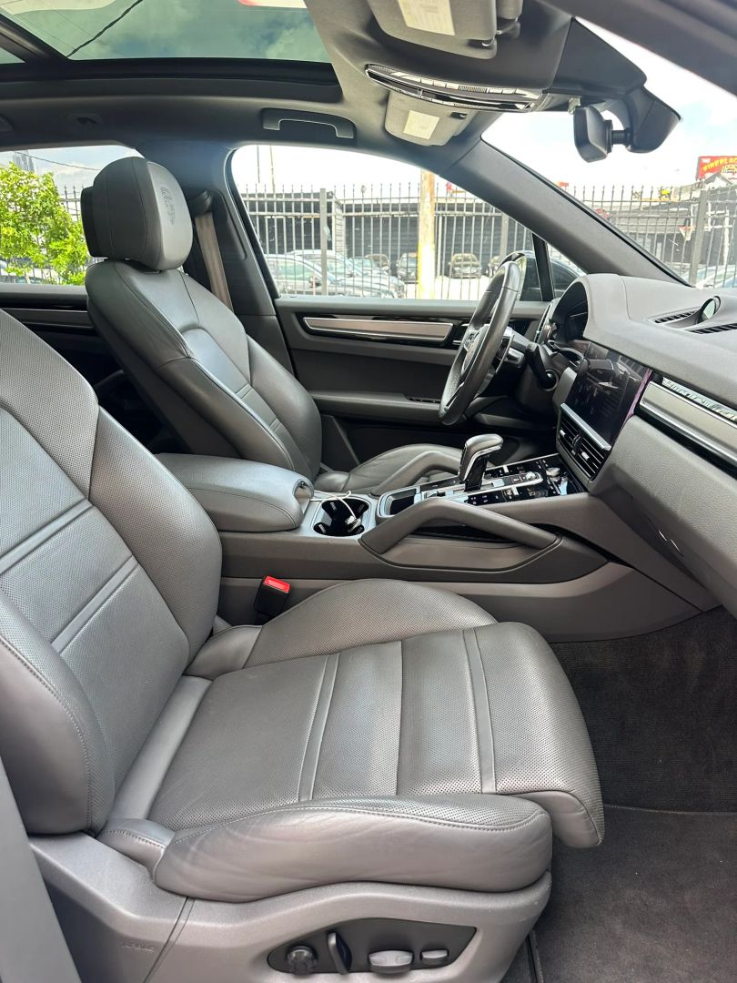 Photo 22 of 2022 Porsche Cayenne Type for sale in Houston, TX