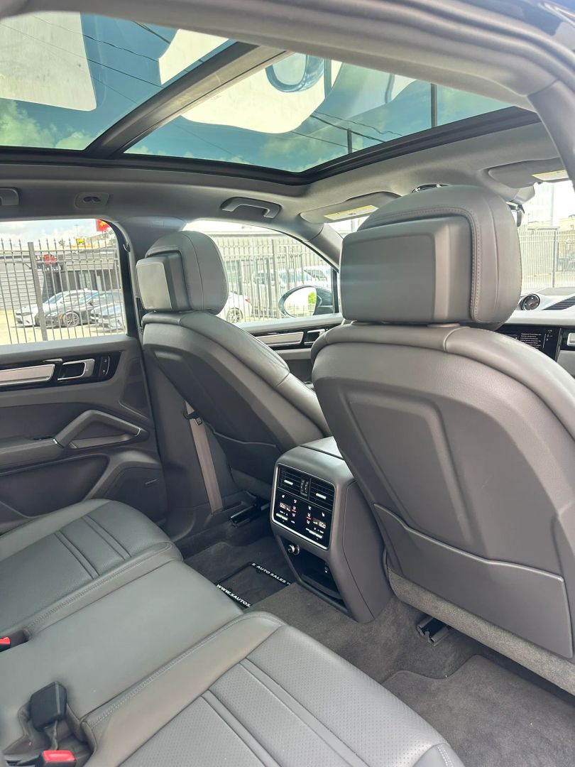 Photo 30 of 2022 Porsche Cayenne Type for sale in Houston, TX